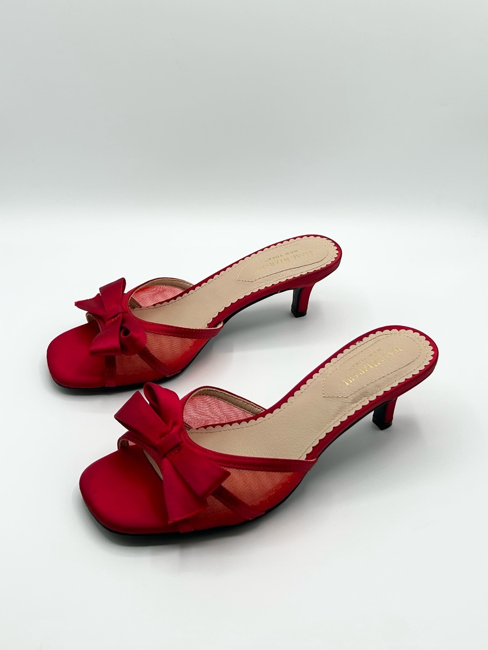 Isaac Mizrahi Red Satin Bow Kitten Heels Sandals Classic Women’s Size 6